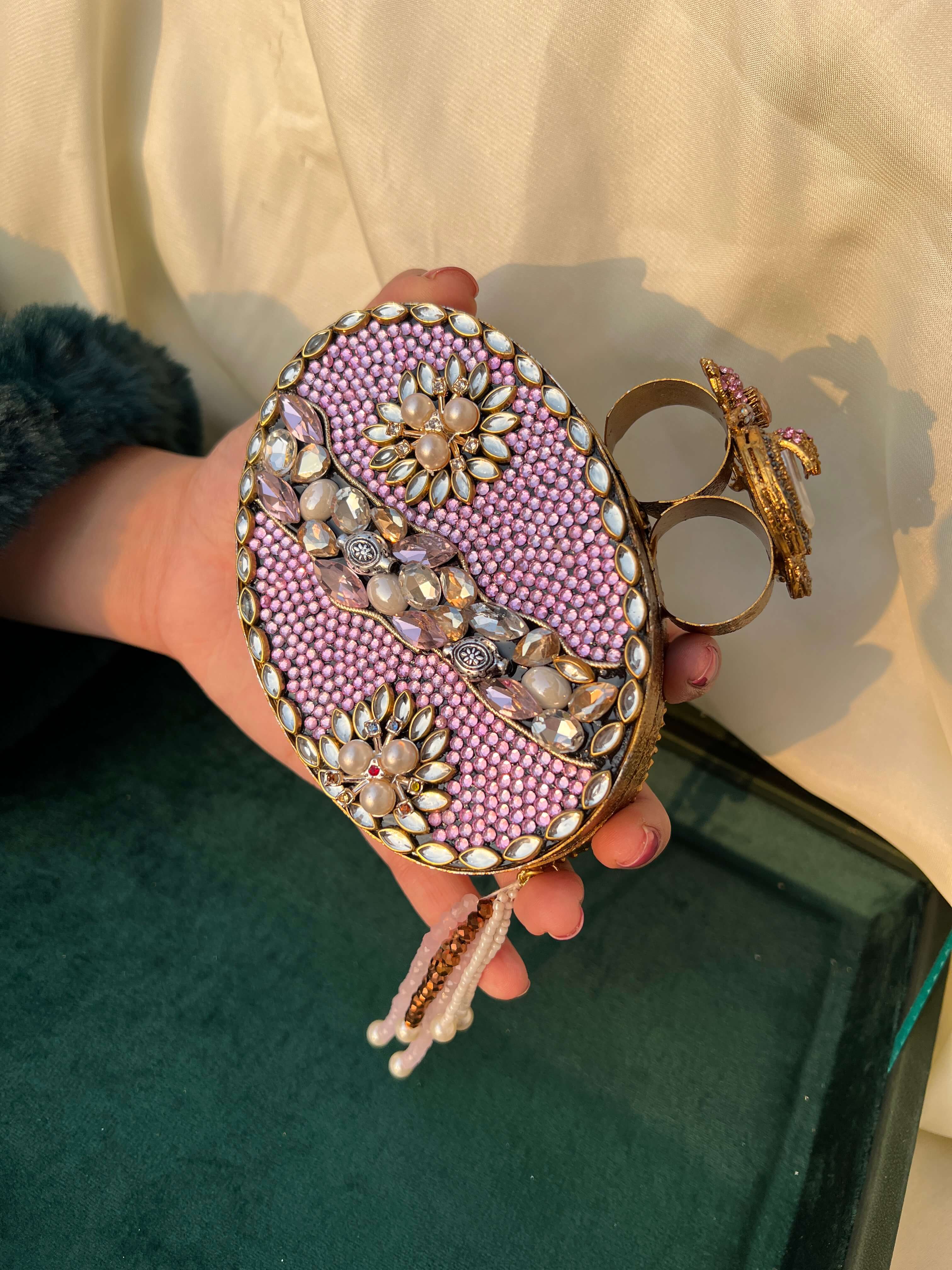 Royal Oval Kundan Ring Clutch