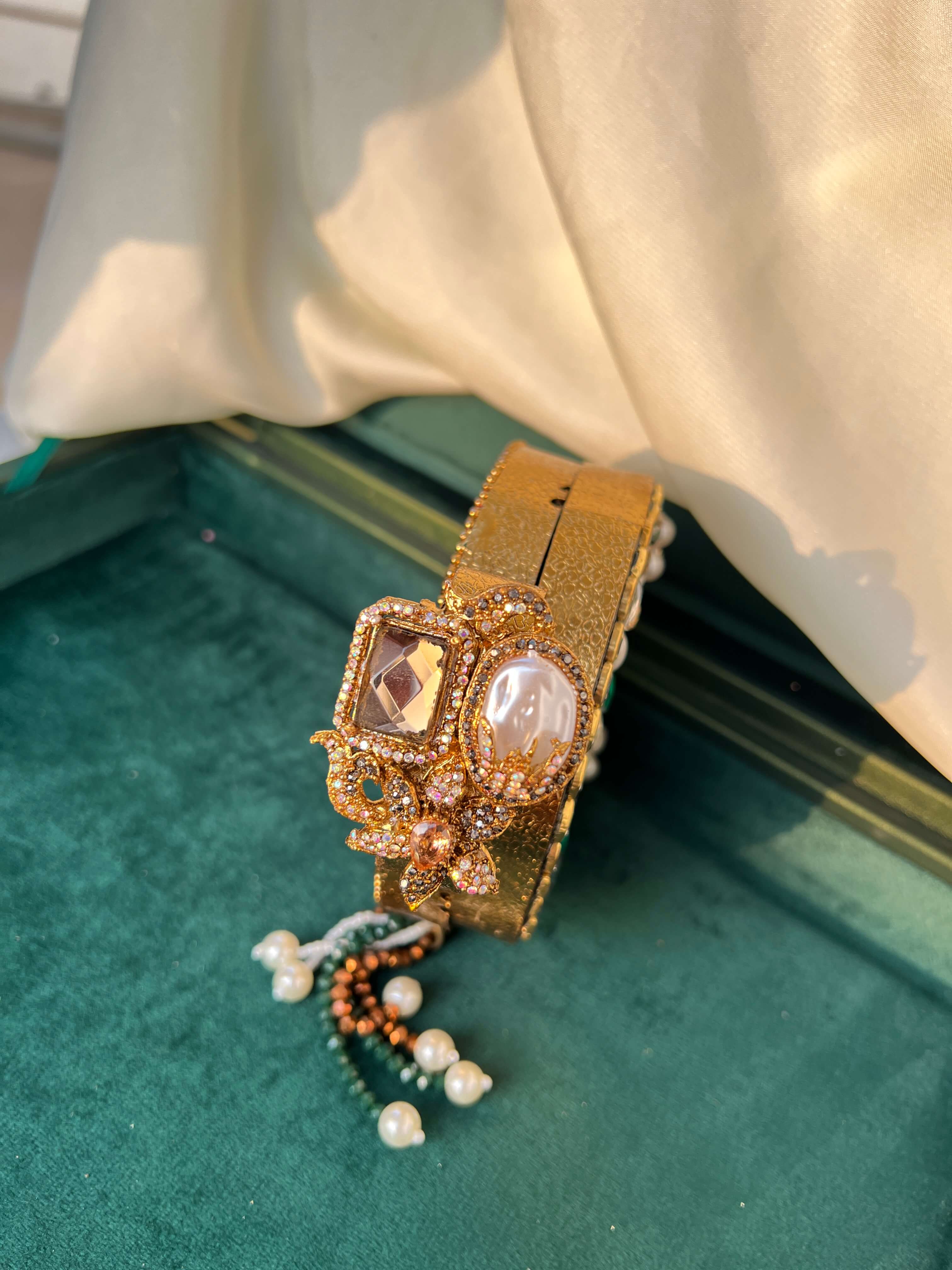 Royal Round Handcrafted Kundan Ring Clutch