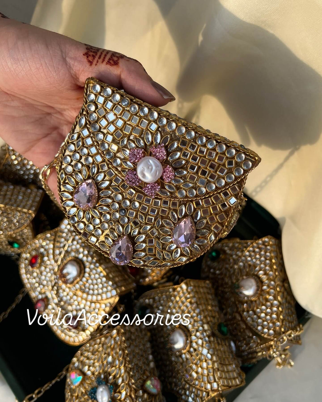 Macro Kunduns Flower Stones Clutch