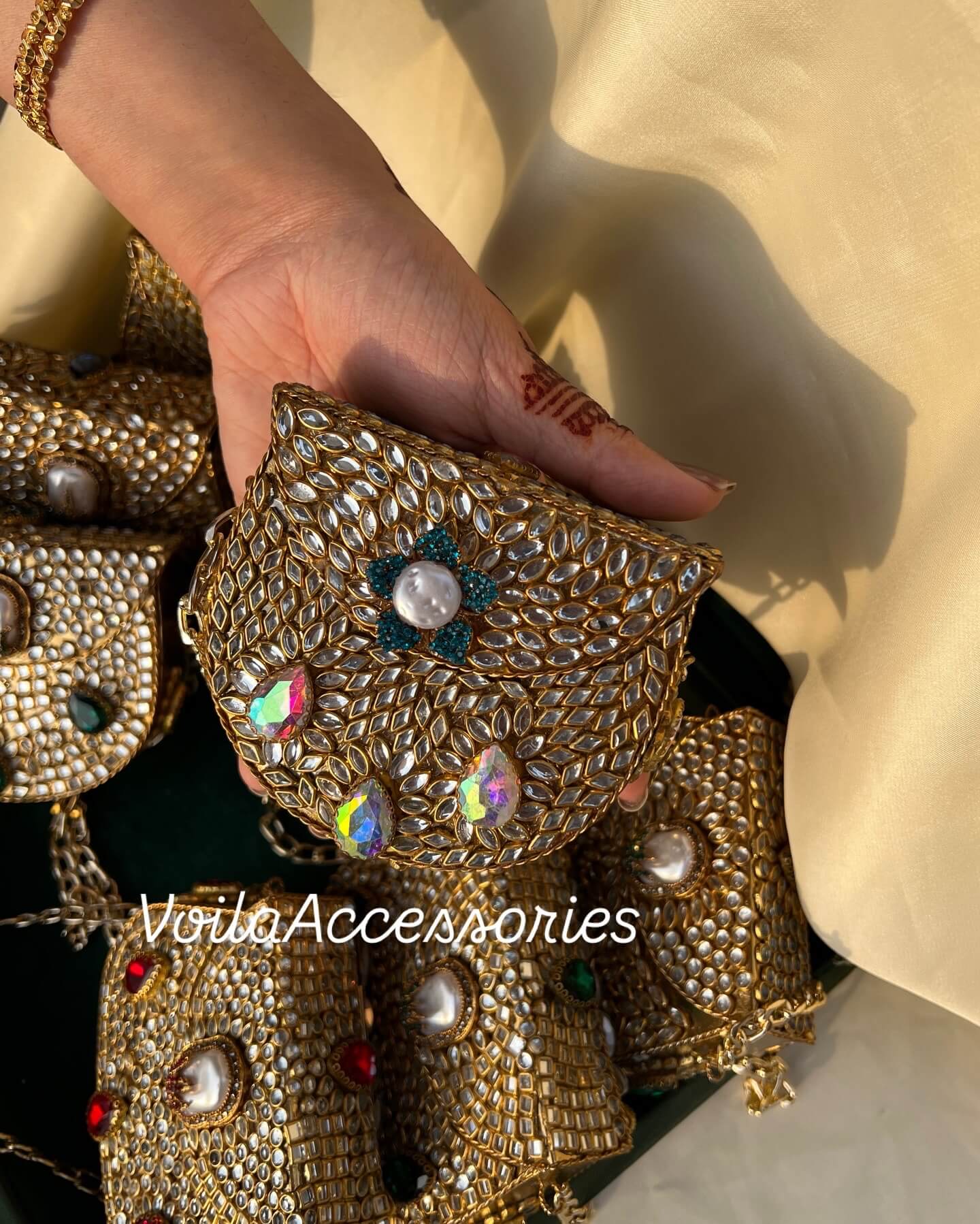 Macro Kunduns Flower Stones Clutch
