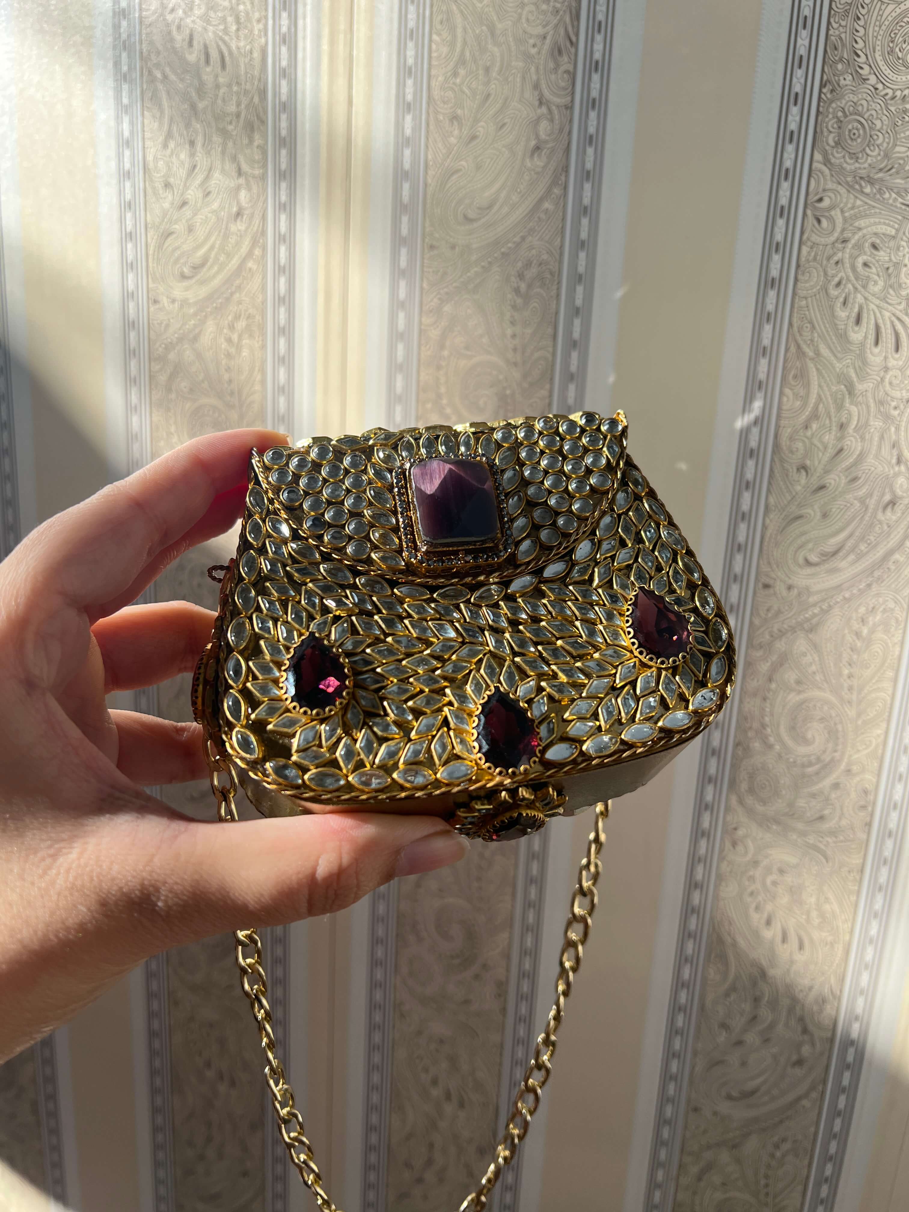 Macro Kunduns Center Stones